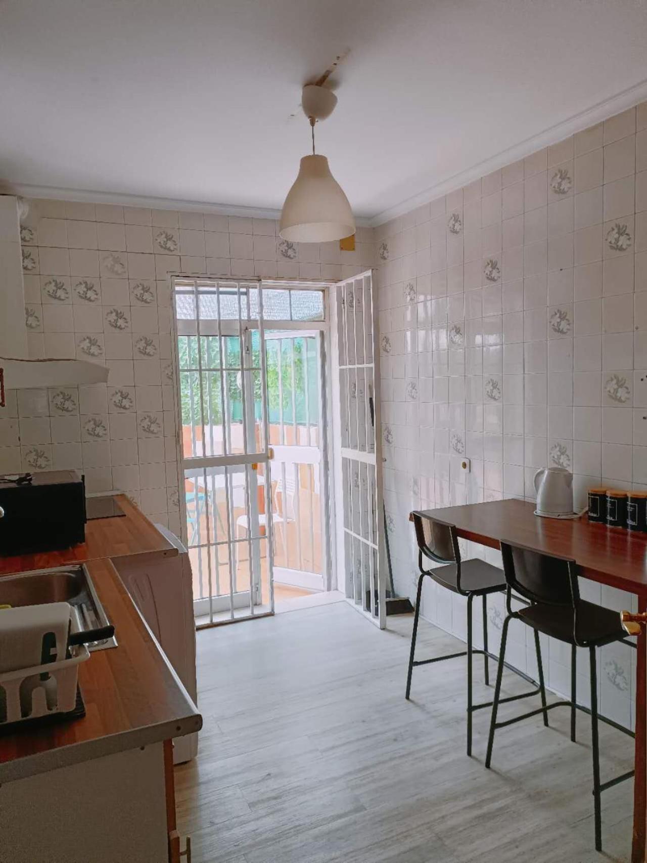 Apartamento 8 Mins Walk To Train Station Cost Youth