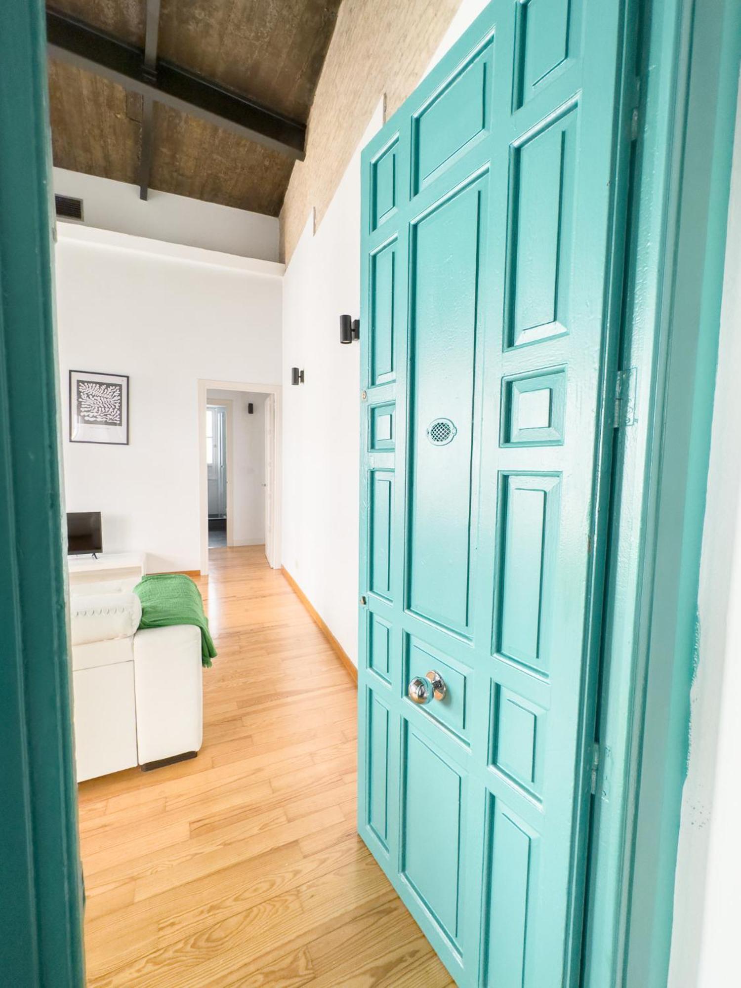 Stylish 1br Apt, Ac, Near Sight, Private Parking Opt
