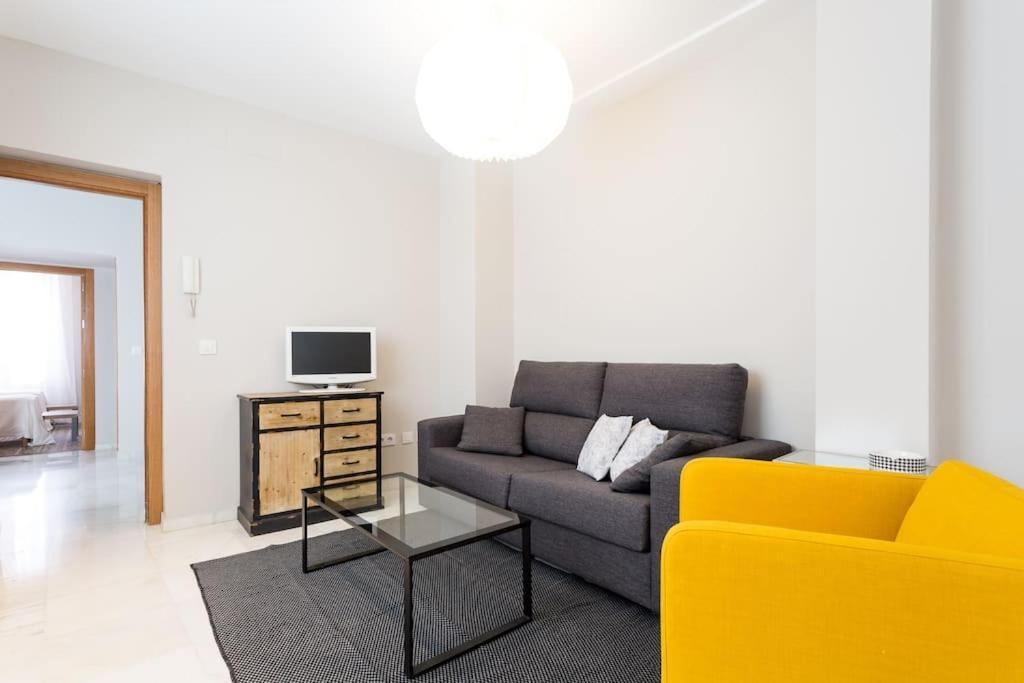 Luminoso Tercera Planta Apartment