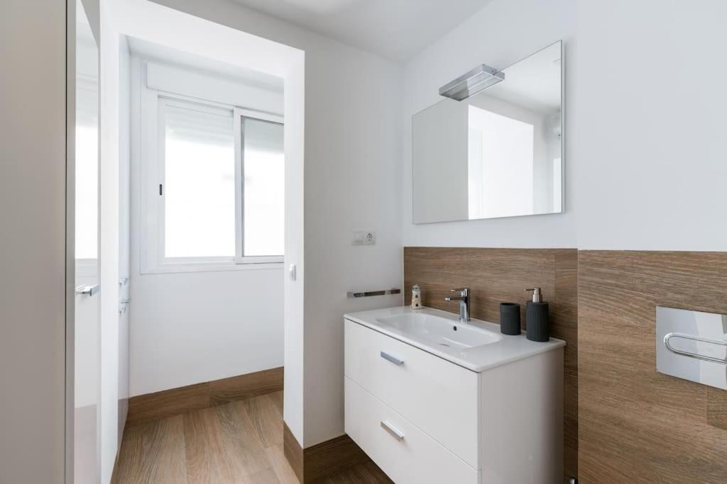 Moderno En Triana 2 Y Aire Acondicionado Apartment *