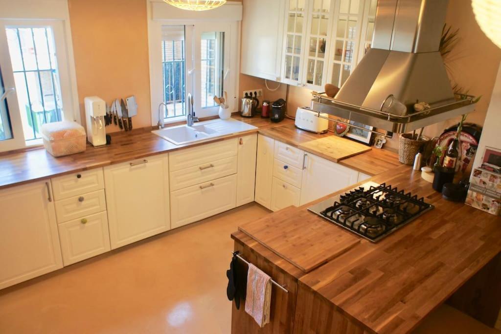 Cozy But Modern 2 Bed/bath Perfect For Families Seville
