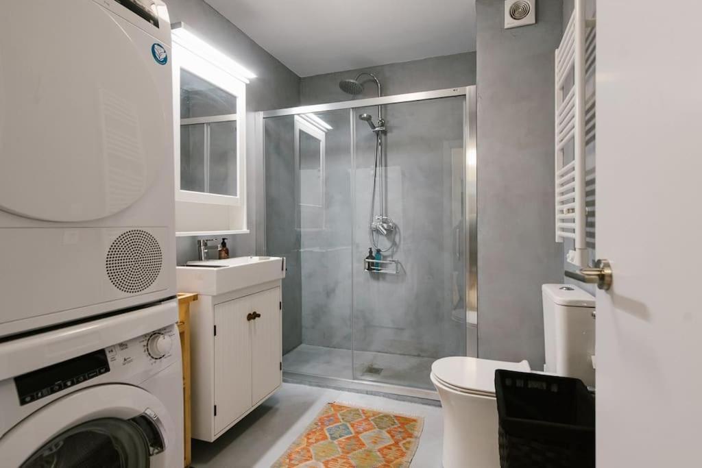 Cozy But Modern 2 Bed/bath Perfect For Families Apartment