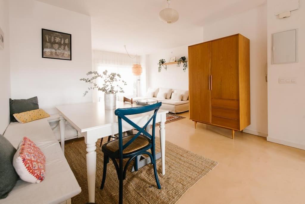 Cozy But Modern 2 Bed/bath Perfect For Families *