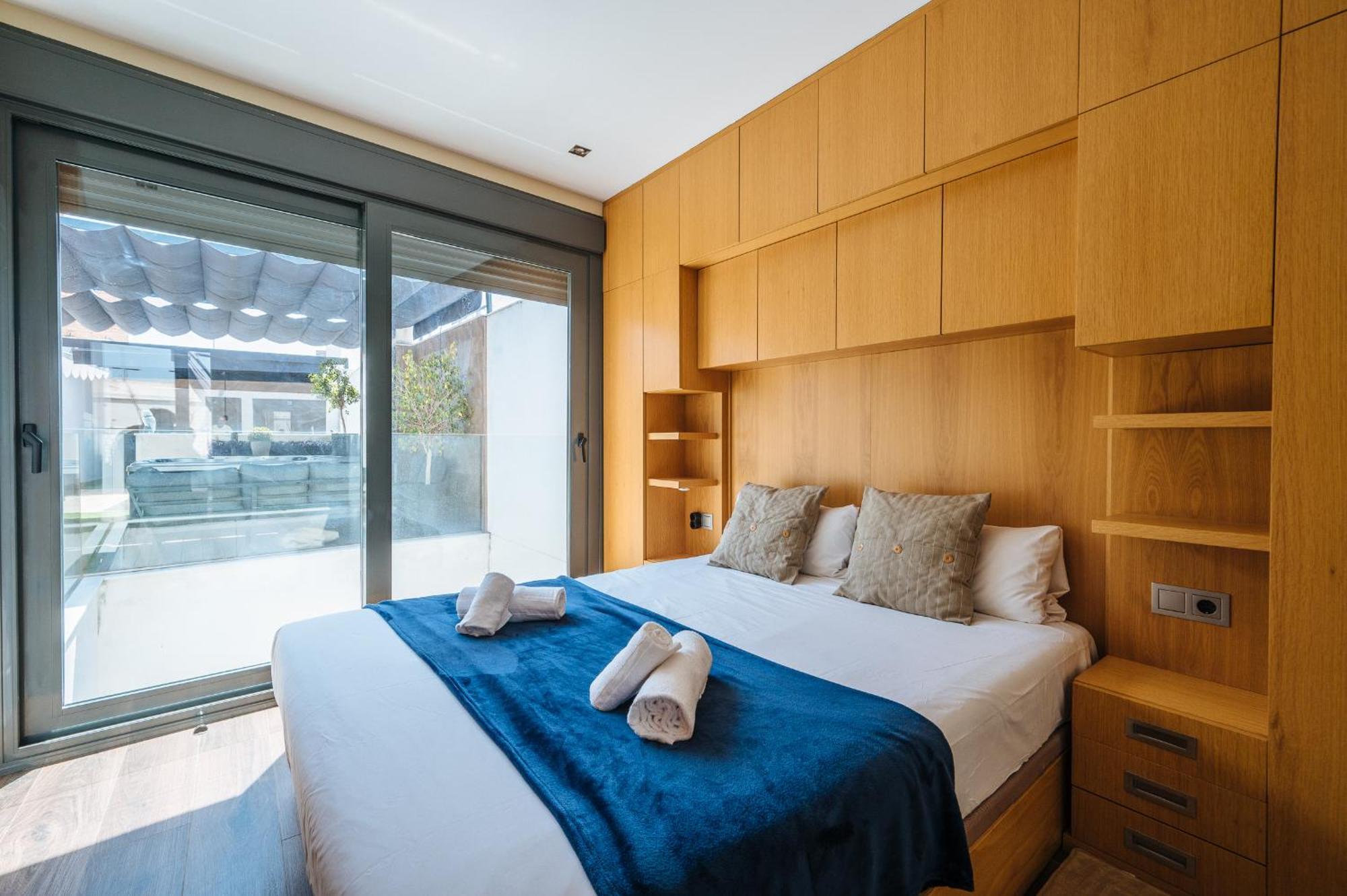 Elegant Duplex 3 Master Bedrooms And Private * Seville