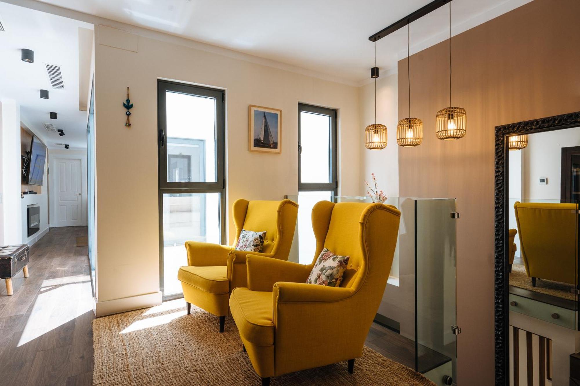 Elegant Duplex 3 Master Bedrooms And Private Apartment *