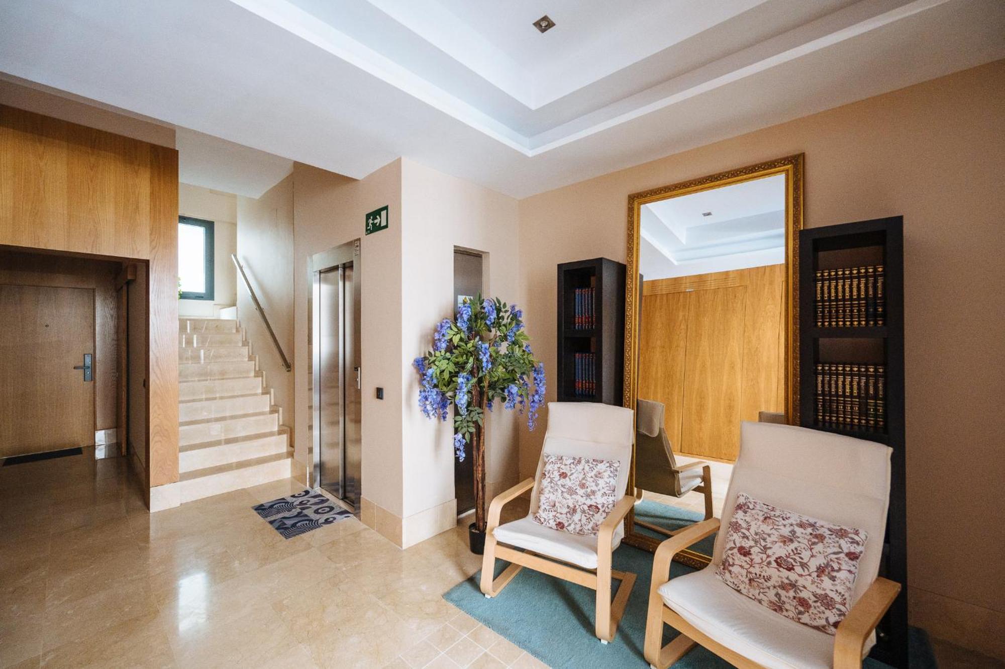 Elegant Duplex 3 Master Bedrooms And Private * Seville