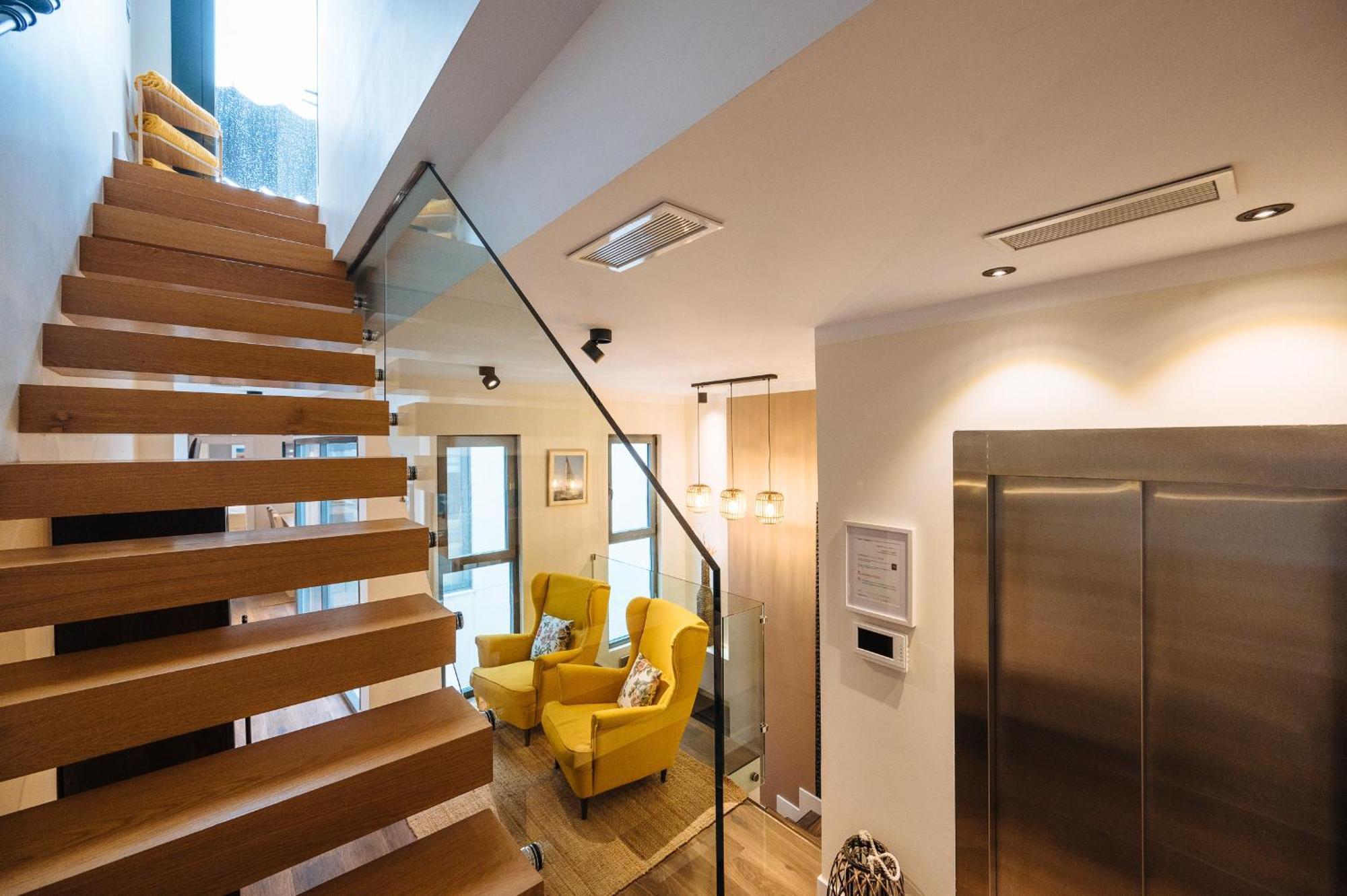 Elegant Duplex 3 Master Bedrooms And Private Seville