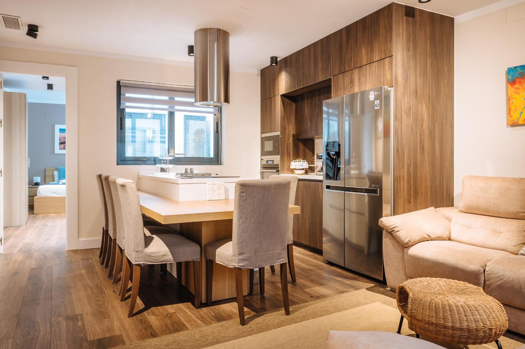 Elegant Duplex 3 Master Bedrooms And Private Apartment *