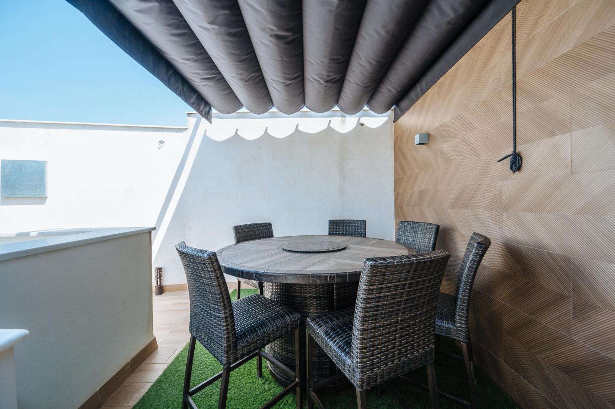 Elegant Duplex 3 Master Bedrooms And Private * Seville