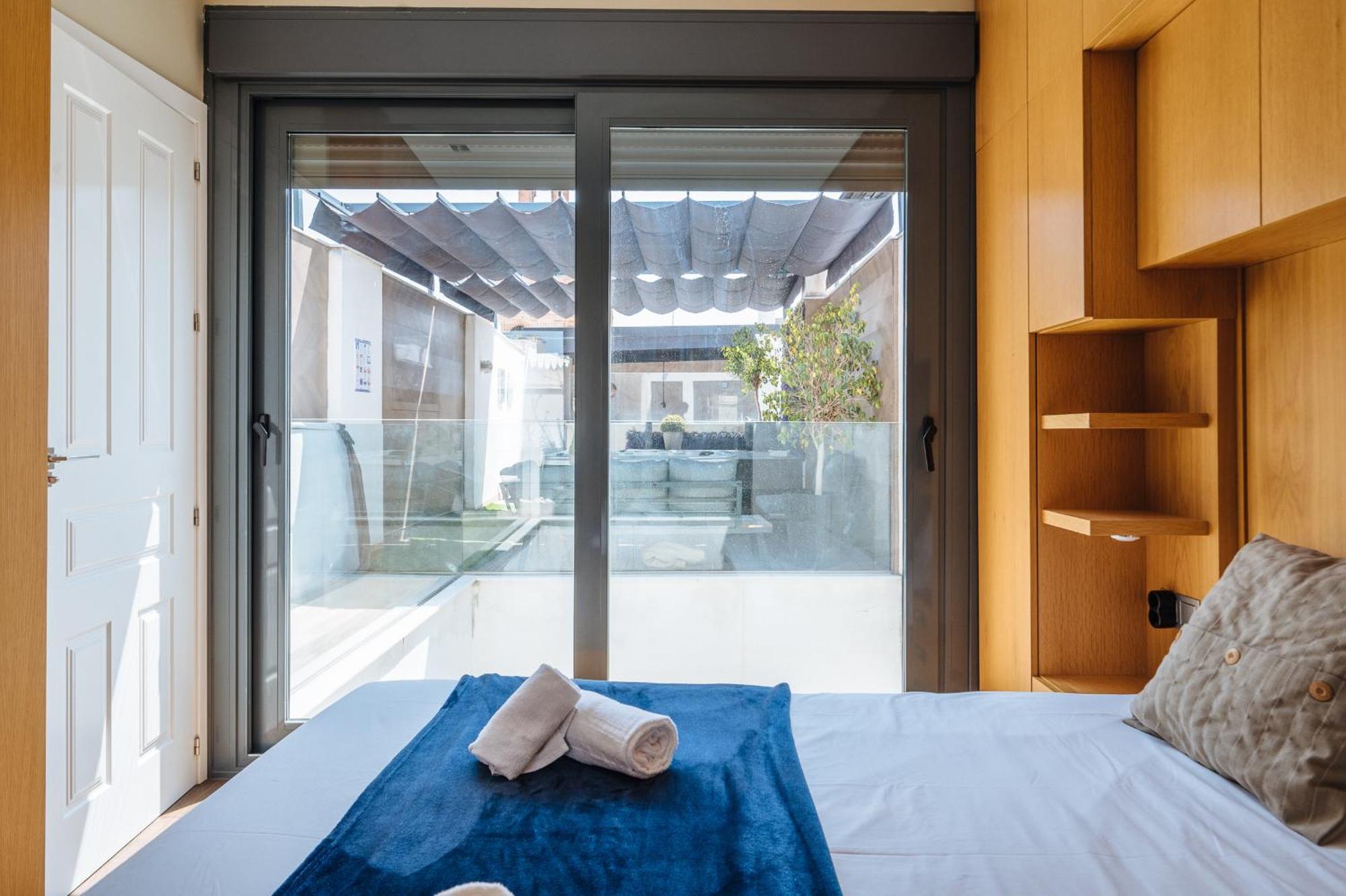 Elegant Duplex 3 Master Bedrooms And Private Apartment *