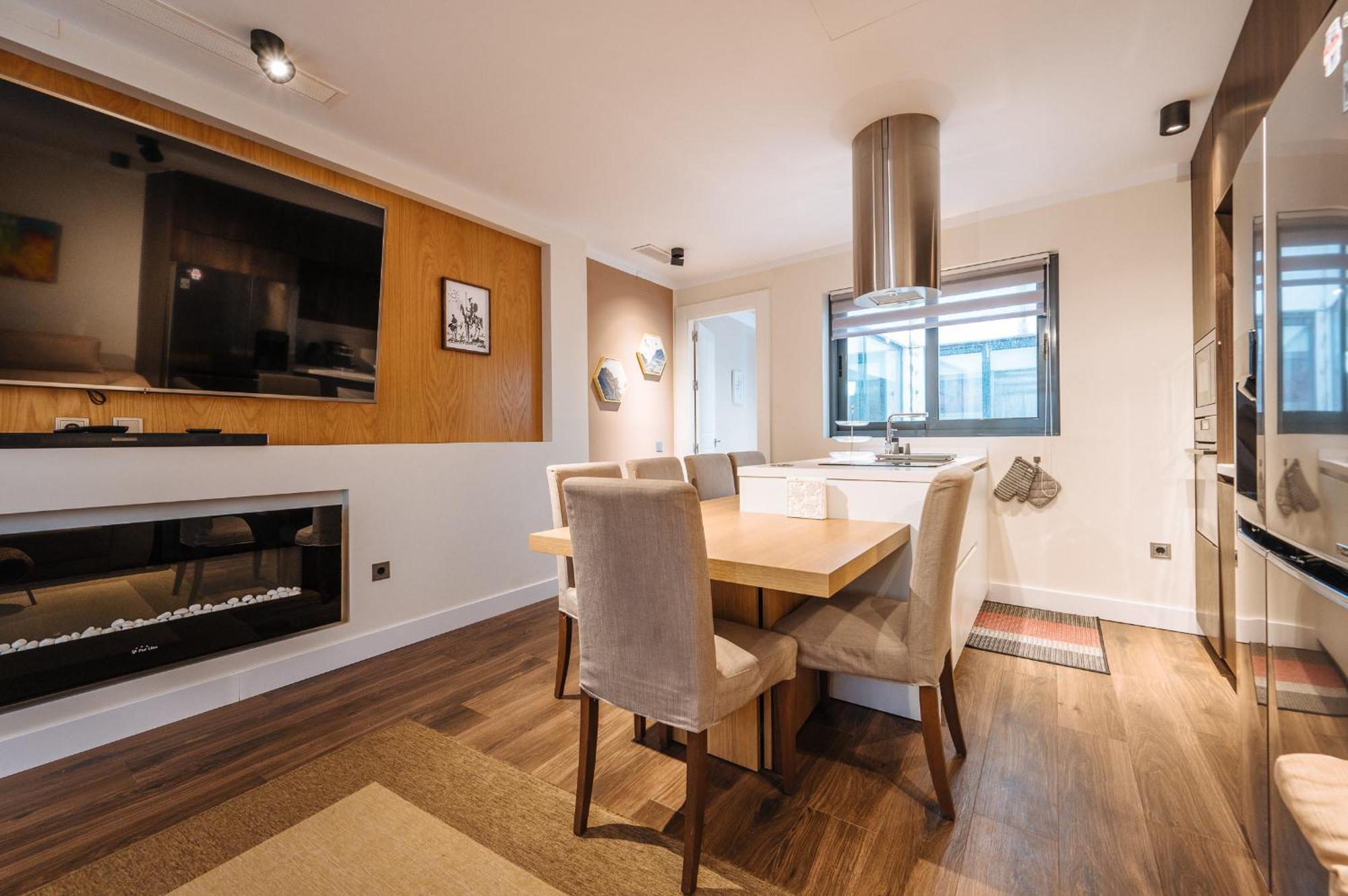 Elegant Duplex 3 Master Bedrooms And Private * Seville