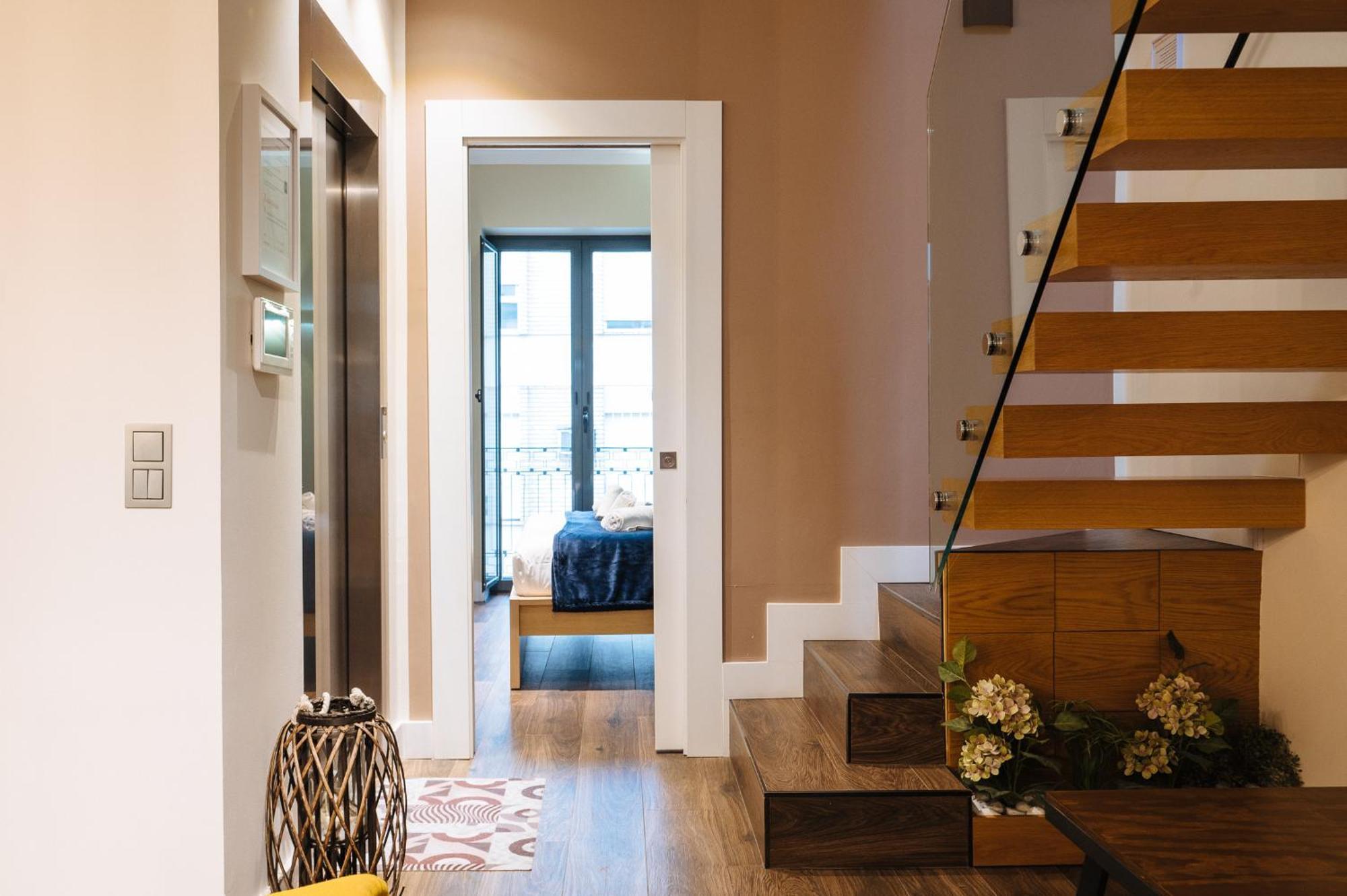 Elegant Duplex 3 Master Bedrooms And Private Apartment