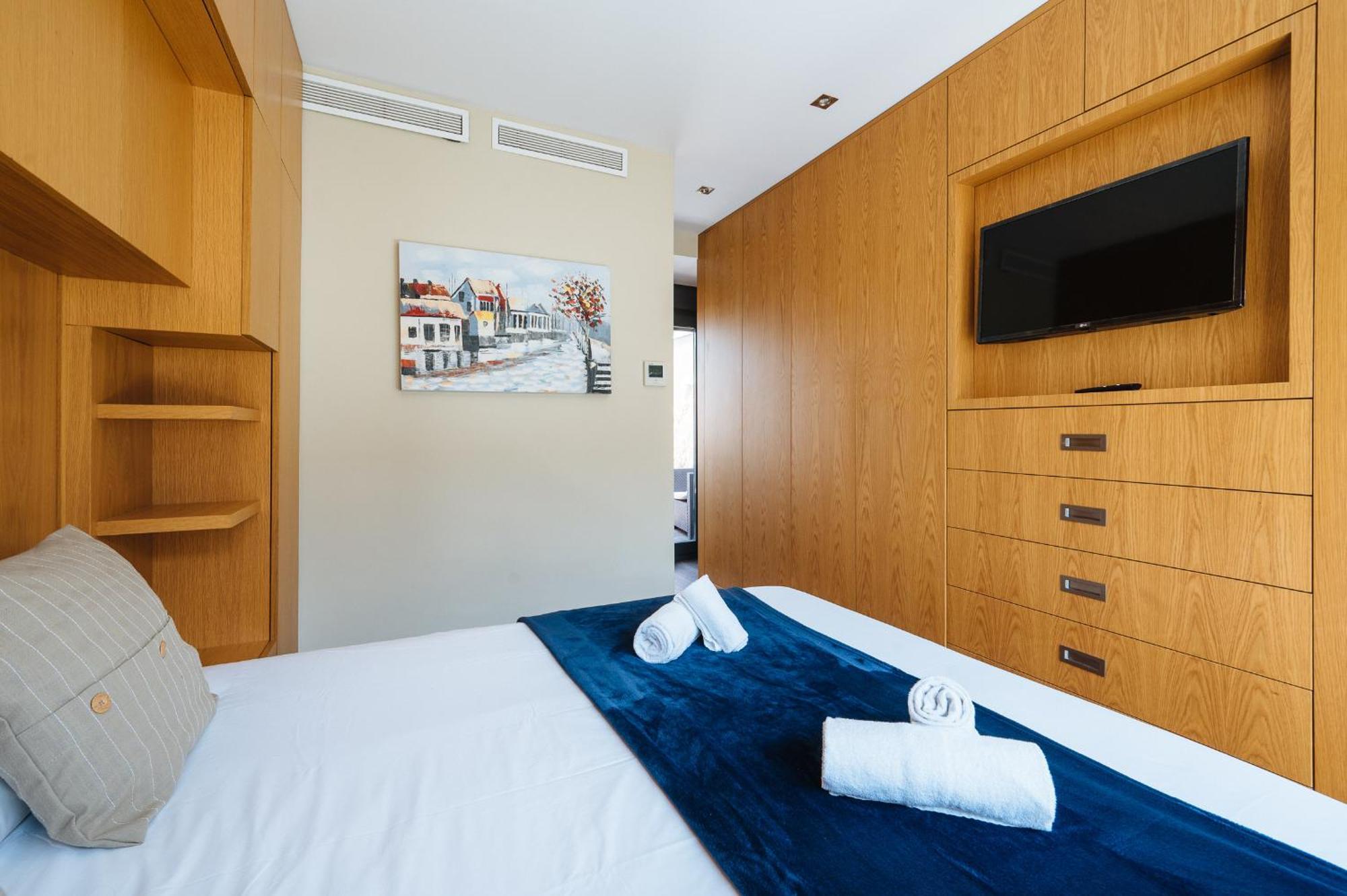 Elegant Duplex 3 Master Bedrooms And Private Seville