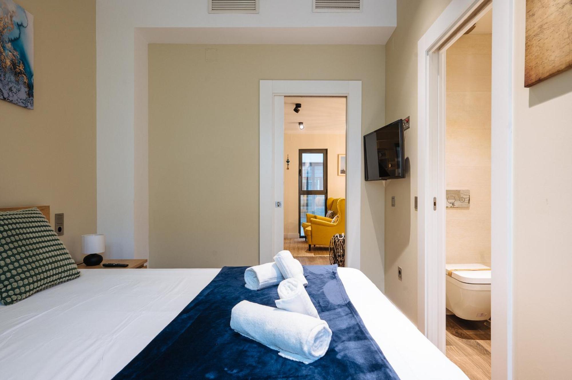 Elegant Duplex 3 Master Bedrooms And Private Apartment *