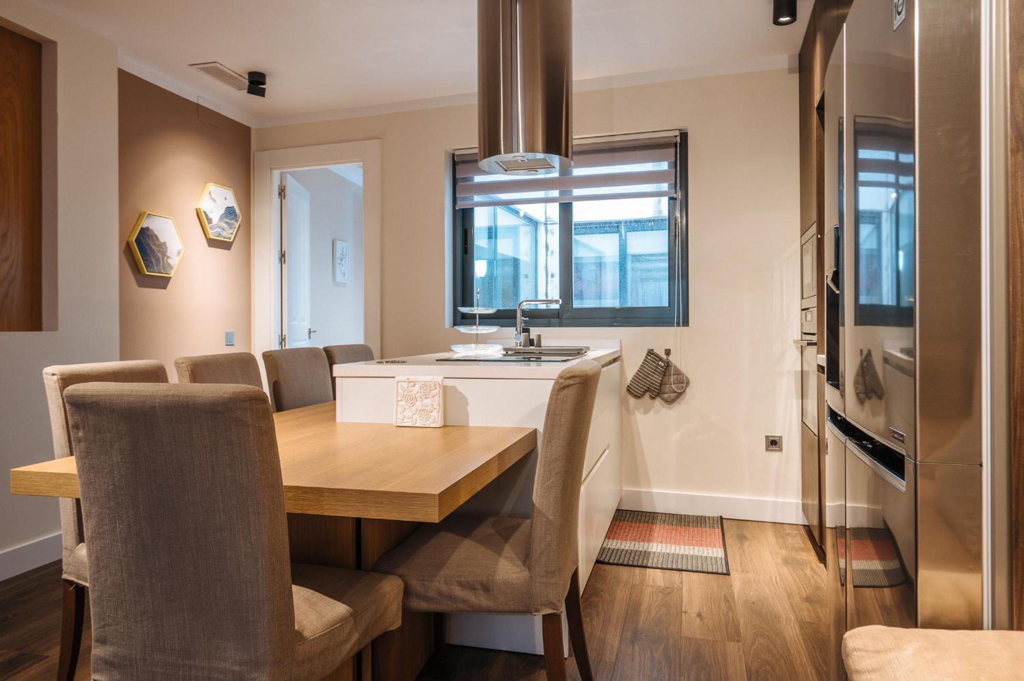 Elegant Duplex 3 Master Bedrooms And Private Apartment