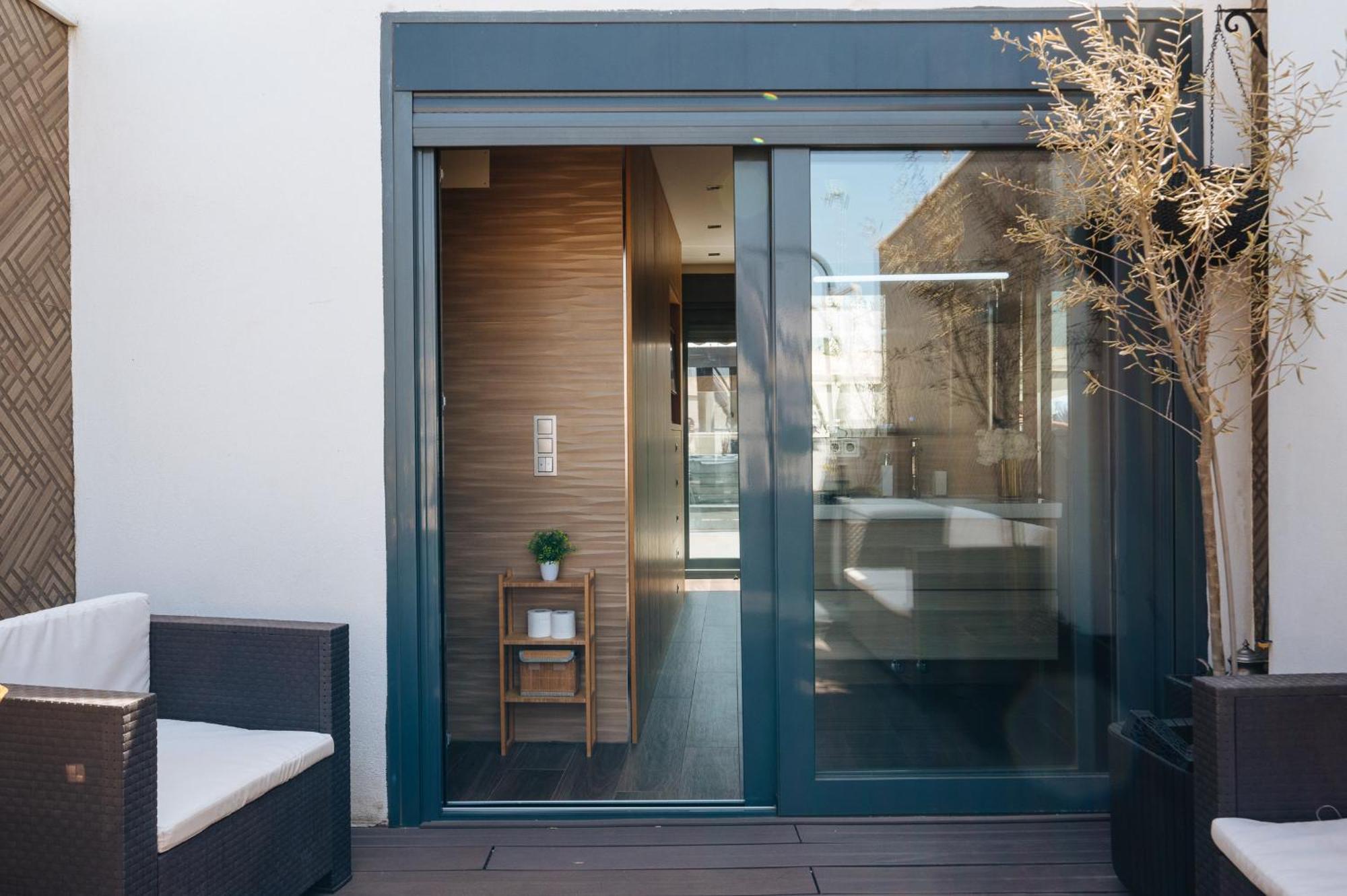 Elegant Duplex 3 Master Bedrooms And Private Apartment *