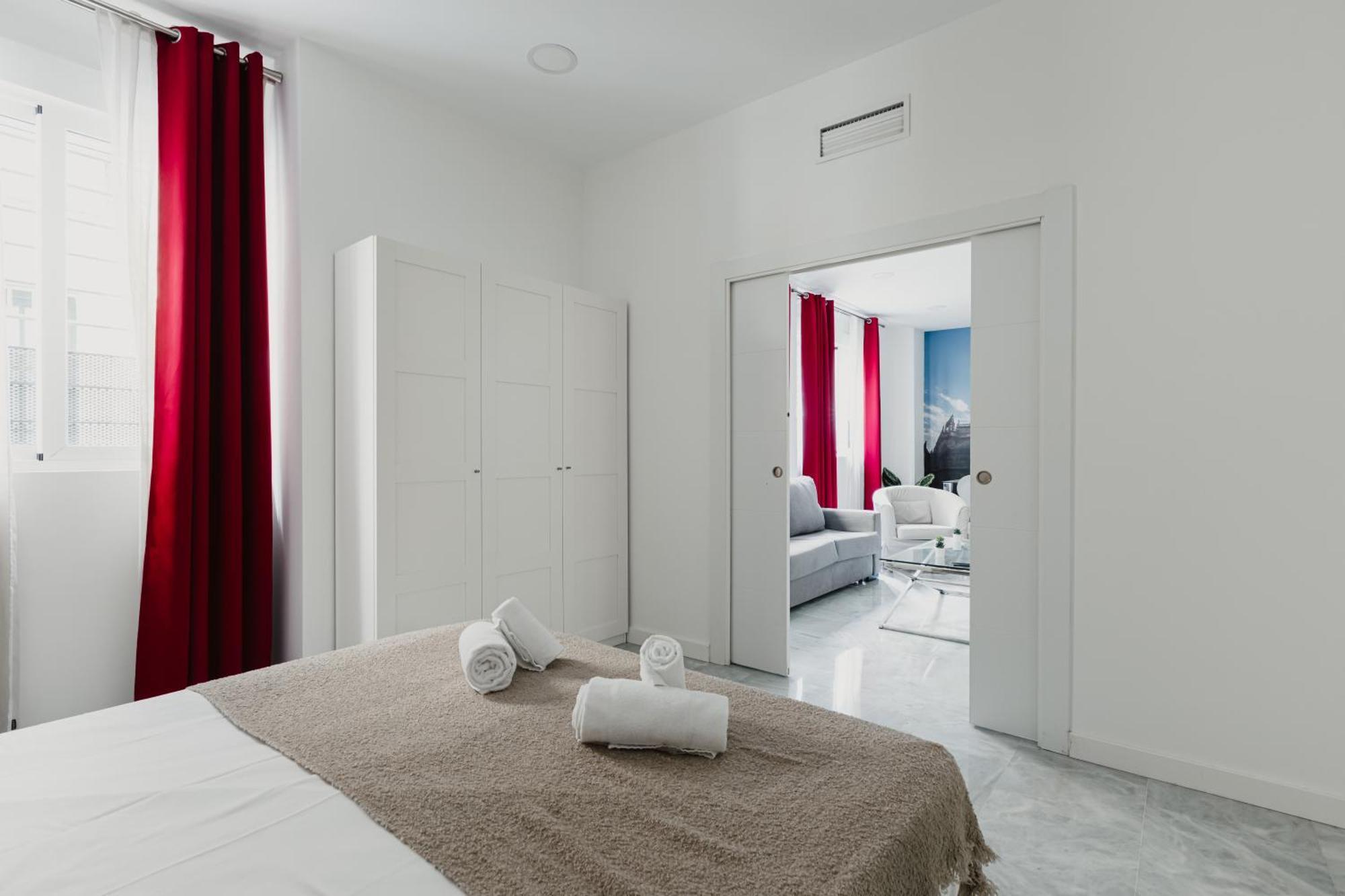 Quiet And Comfortable Fully Renovated Apartment *