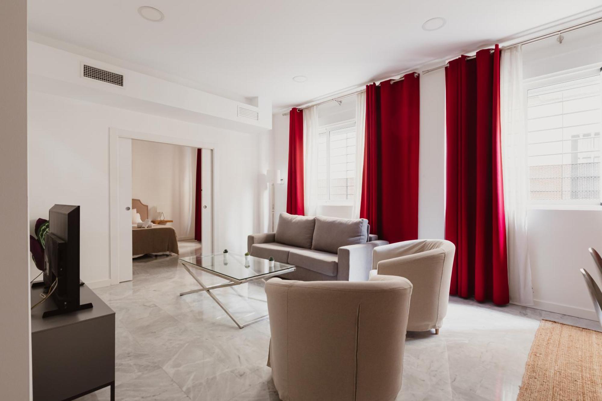 Quiet And Comfortable Fully Renovated Apartment *