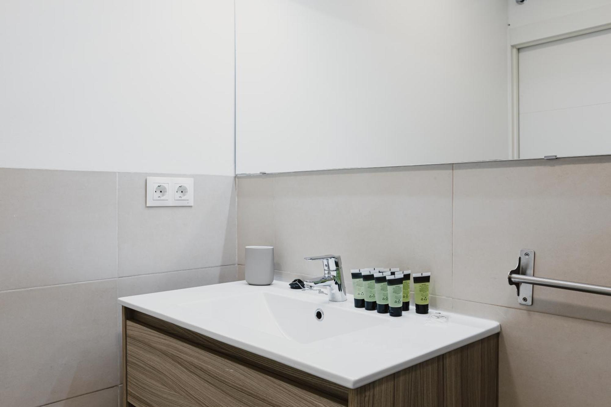 Quiet And Comfortable Fully Renovated Apartment