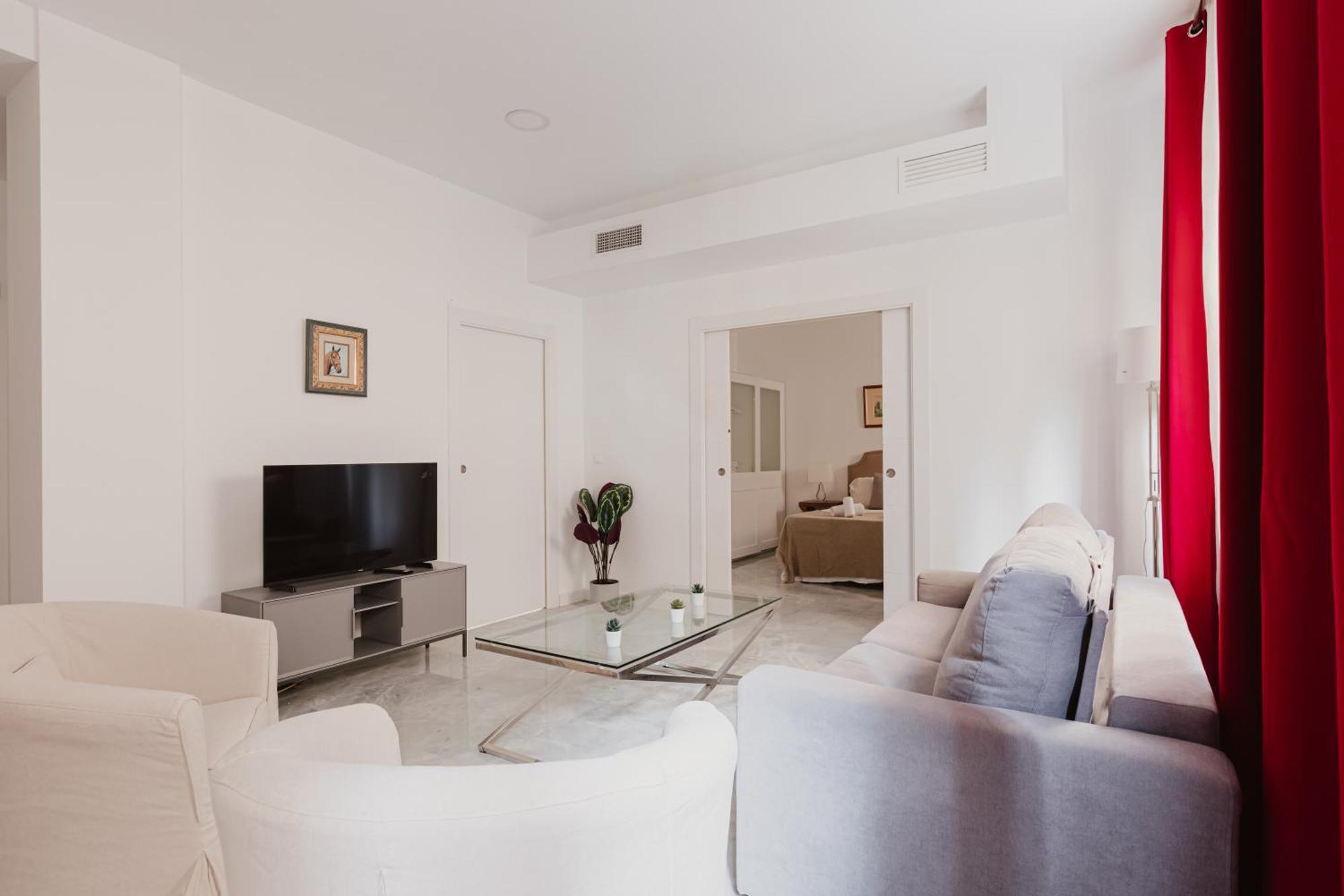 Quiet And Comfortable Fully Renovated Apartment *