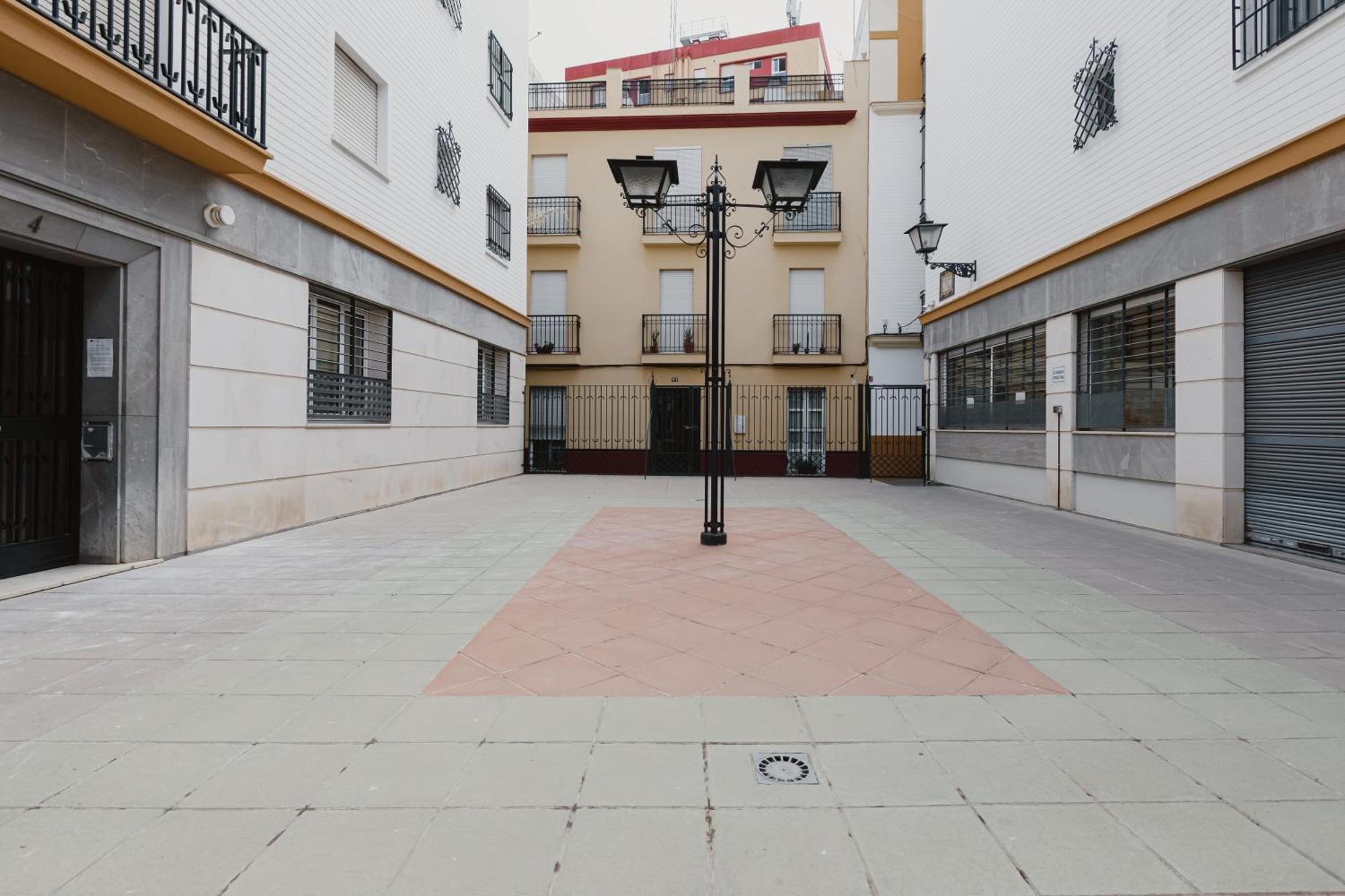 Quiet And Comfortable Fully Renovated *