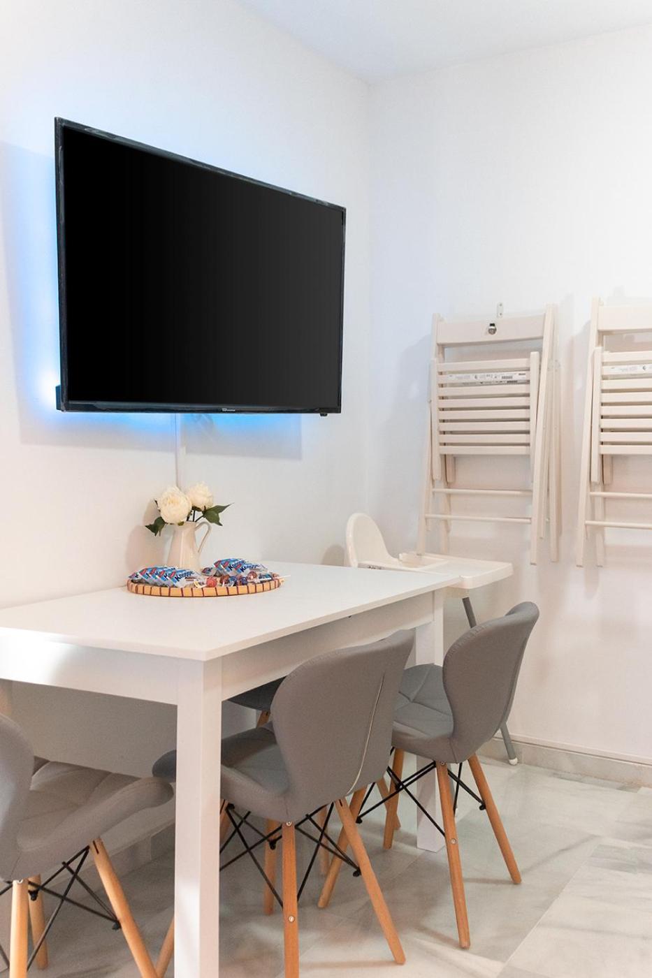 Downtown 3 Bedrooms, 1 Bathroom, Wifi Apartment