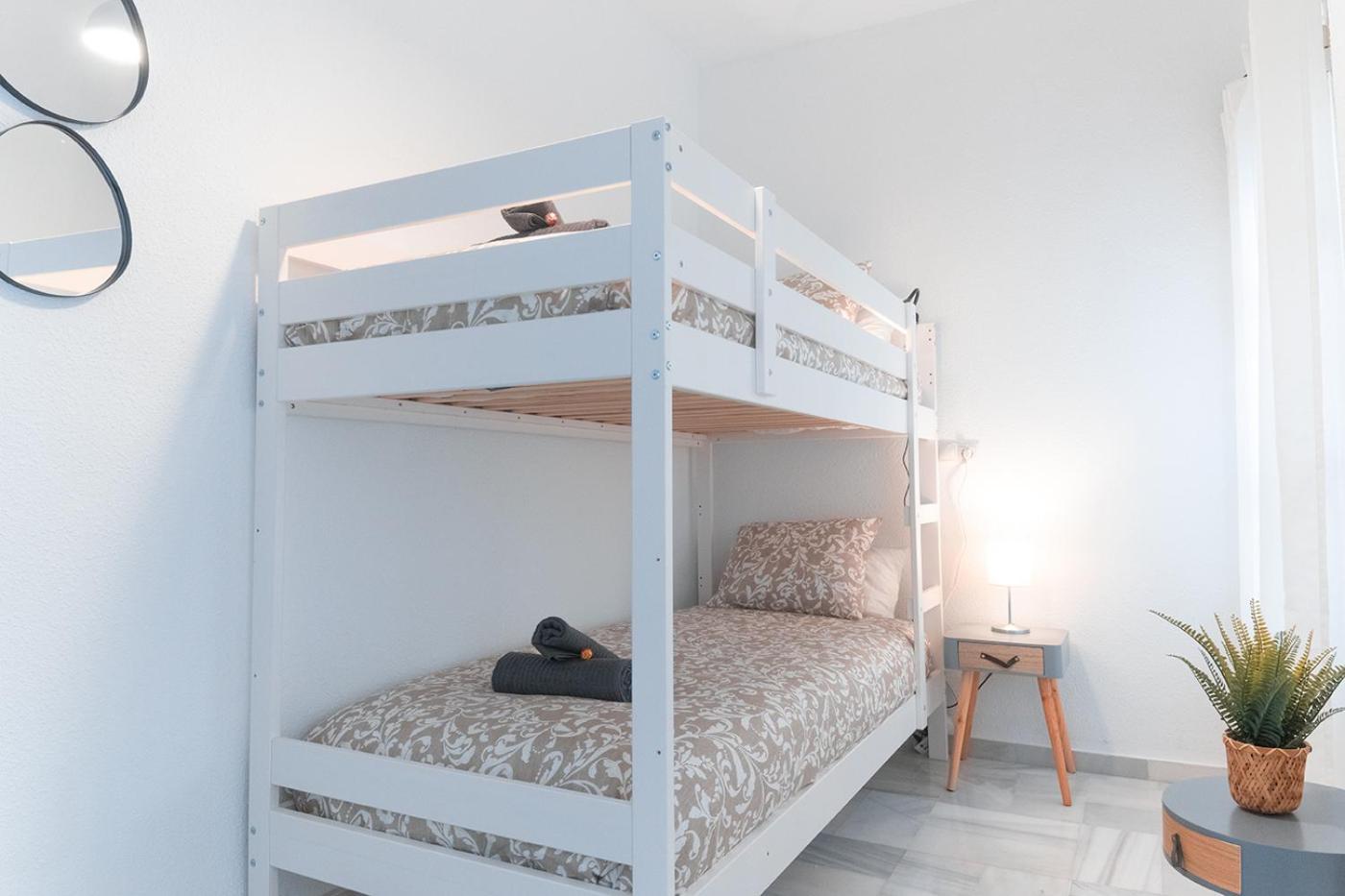 Downtown 3 Bedrooms, 1 Bathroom, Wifi Apartment