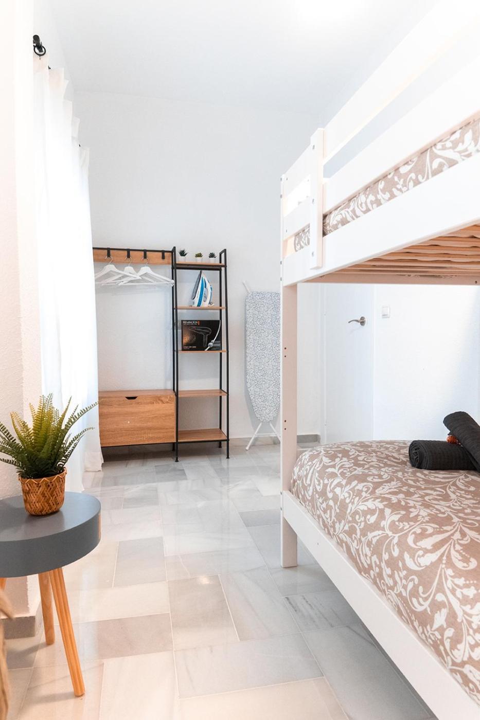 Downtown 3 Bedrooms, 1 Bathroom, Wifi * Seville
