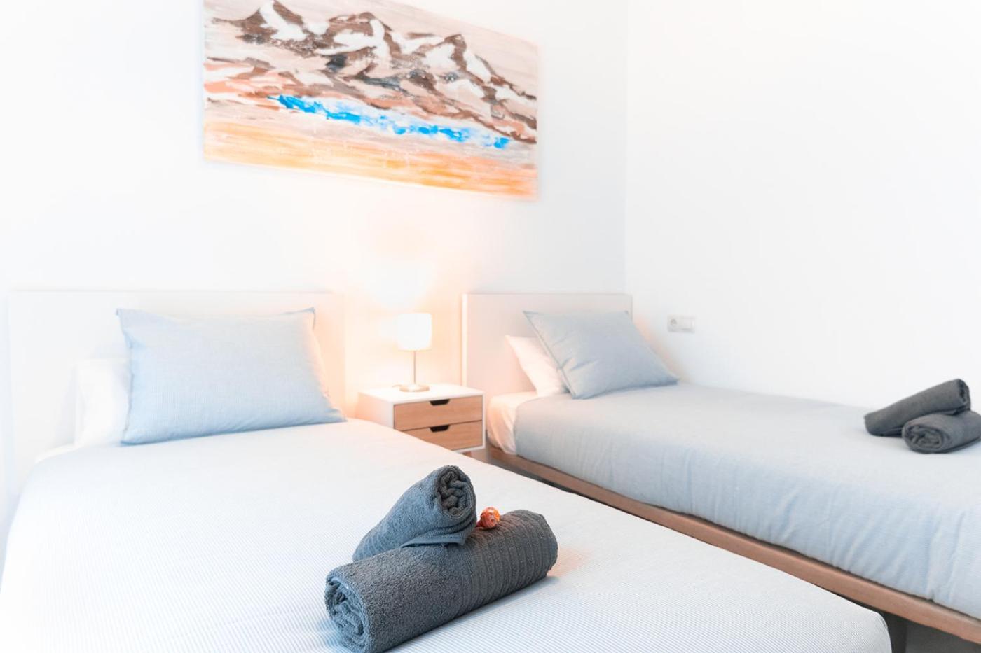 Downtown 3 Bedrooms, 2 Bathrooms, Wifi Apartment