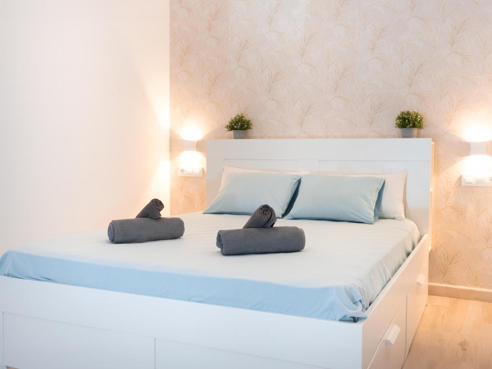 Estudio Con Jacuzzi Privado En El Barrio De Triana Apartment