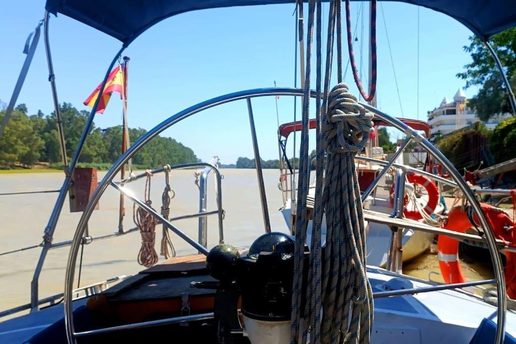 Tu Casa Flotante En Sevilla! Barco En Alquiler En El Guadalquivir Botel