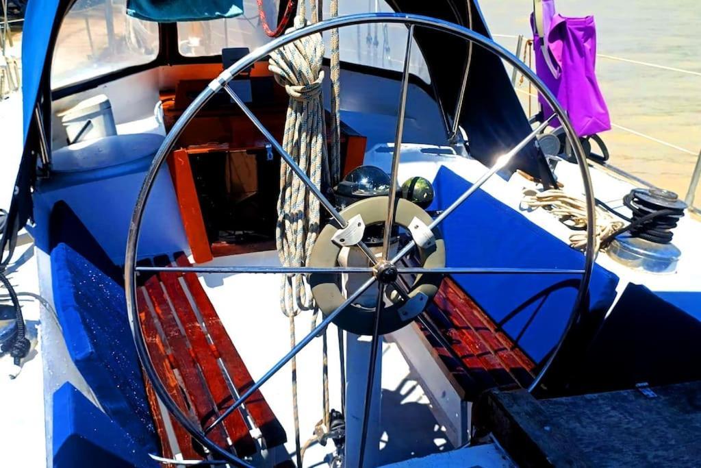 Tu Casa Flotante En Sevilla! Barco En Alquiler En El Guadalquivir Botel