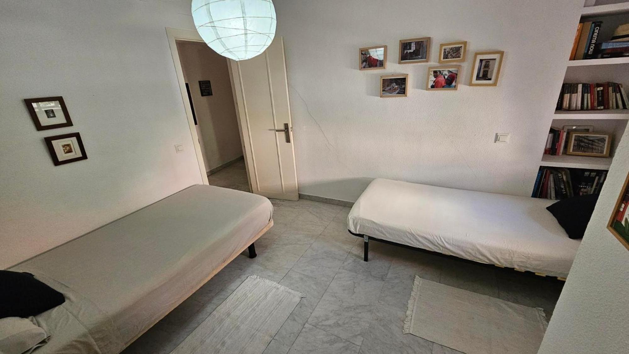 Centrally Located In Old Palace House Apartment *