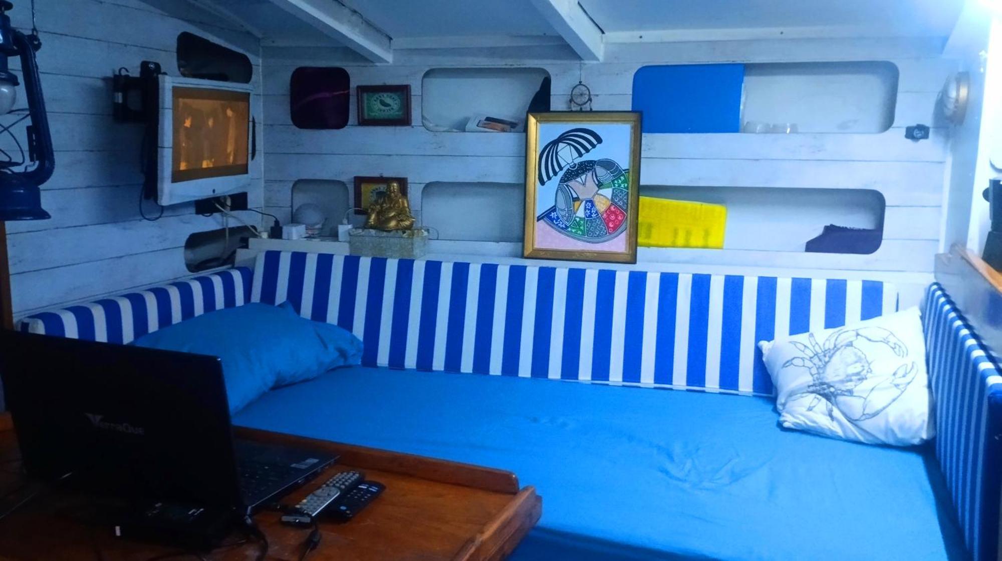 Botel Tu Casa Flotante En Sevilla! Barco En Alquiler En El Guadalquivir Seville
