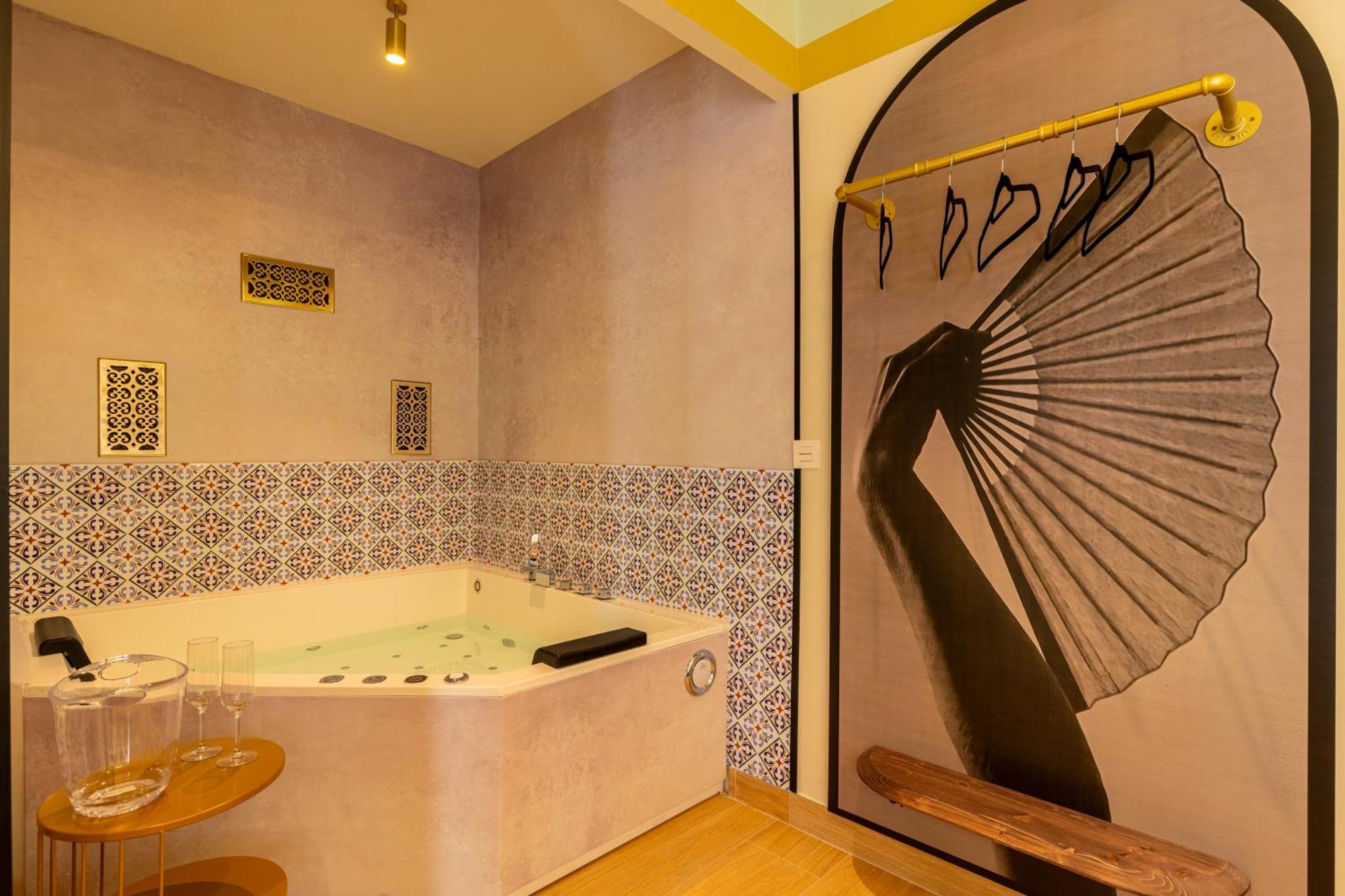 Cl2 En Pareja Jacuzzi Y Aparcamiento Sevilla
