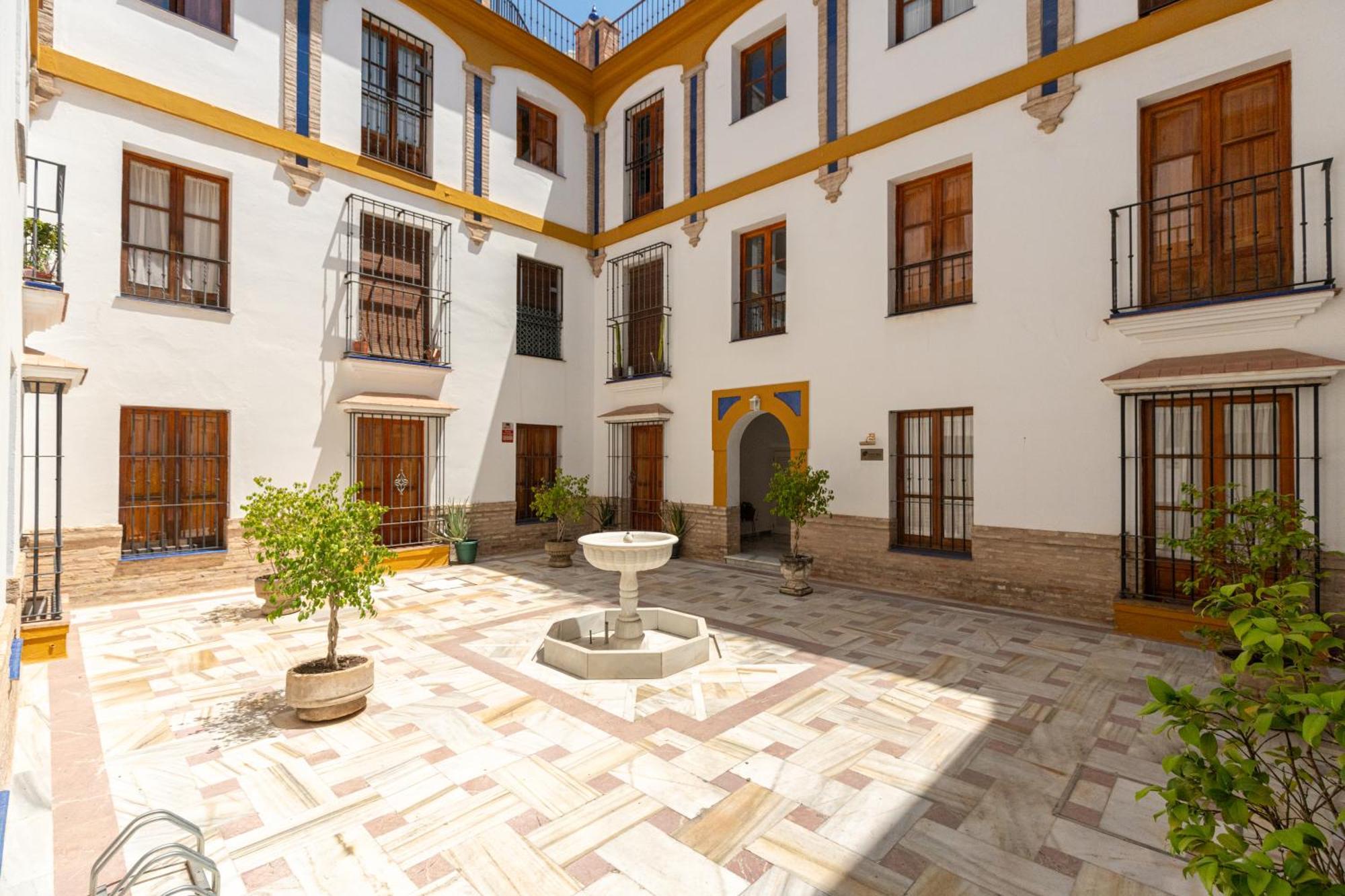 Cl2 En Pareja Jacuzzi Y Aparcamiento * Sevilla