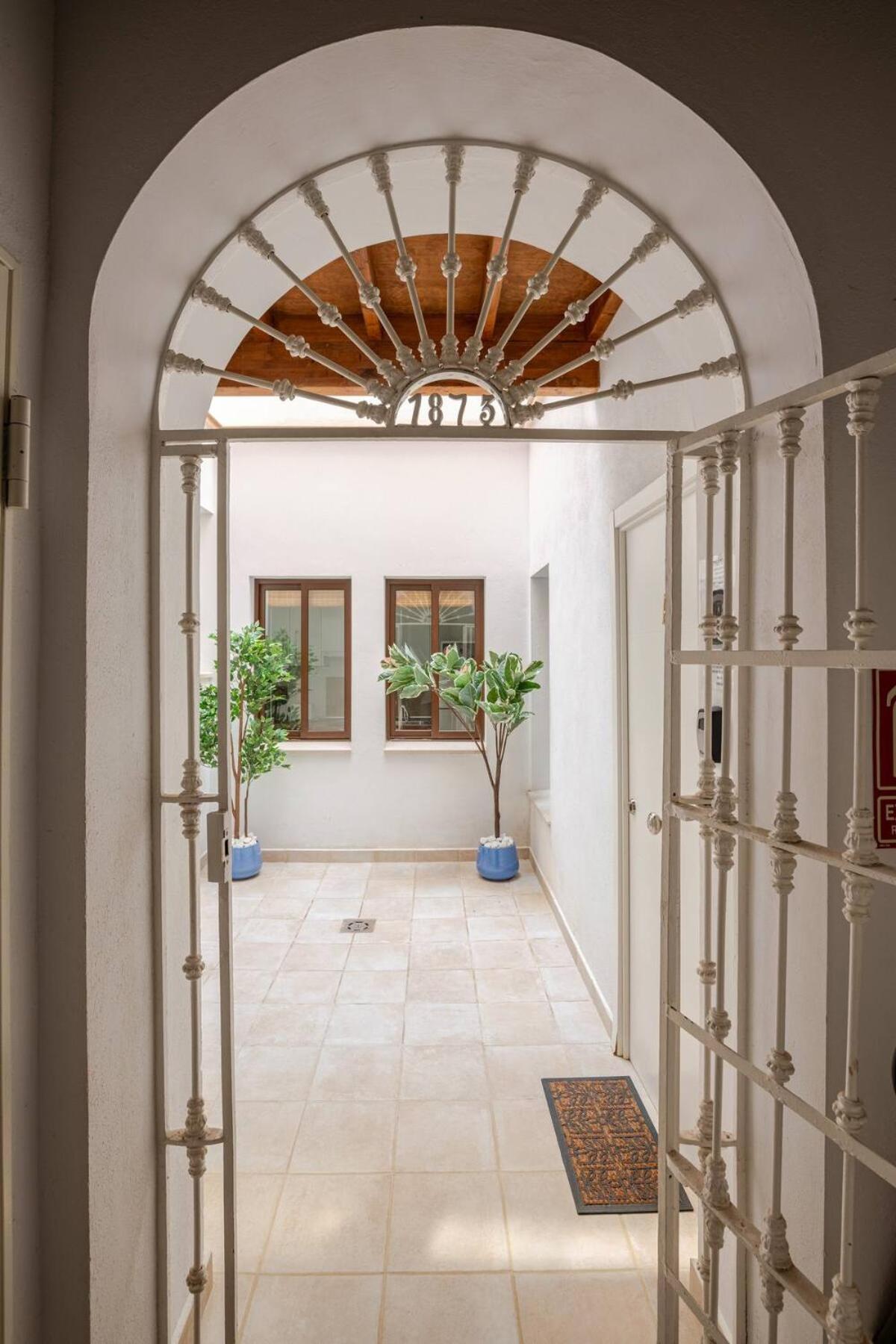 Beautiful Ground Floor Duplex In The Heart Of * Seville
