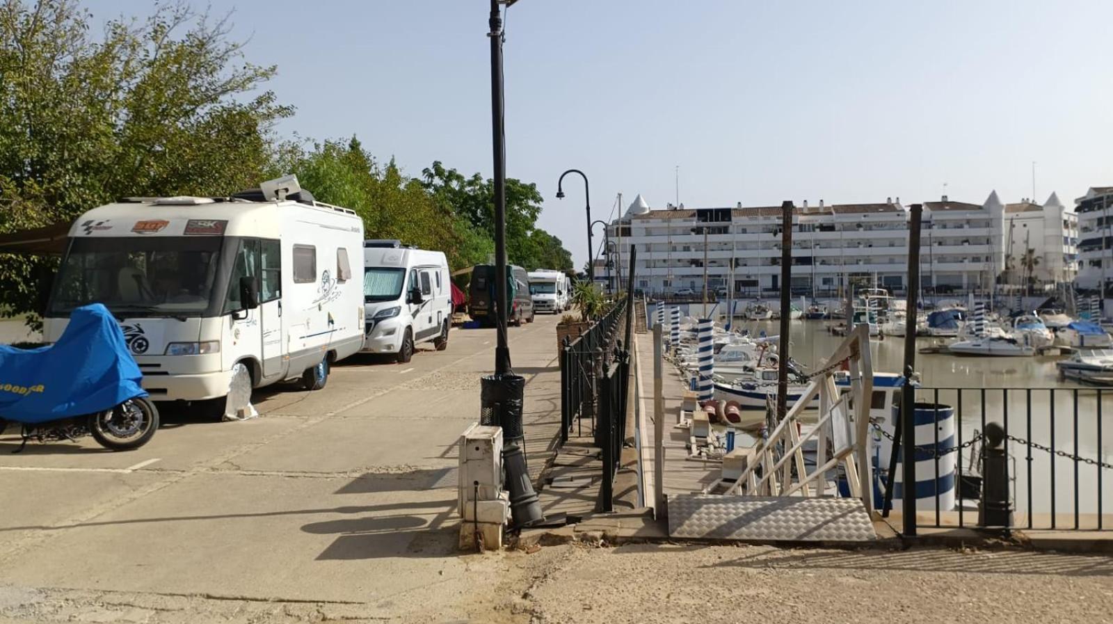 Botel Tu Casa Flotante En Sevilla! Barco En Alquiler En El Guadalquivir Seville
