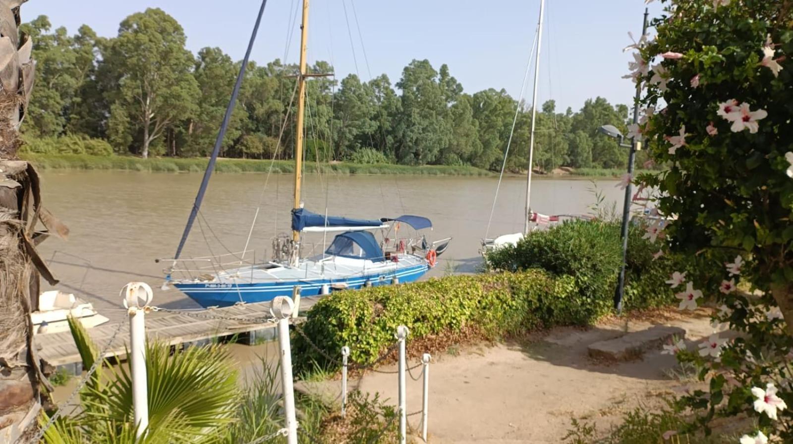 Tu Casa Flotante En Sevilla! Barco En Alquiler En El Guadalquivir Botel Seville