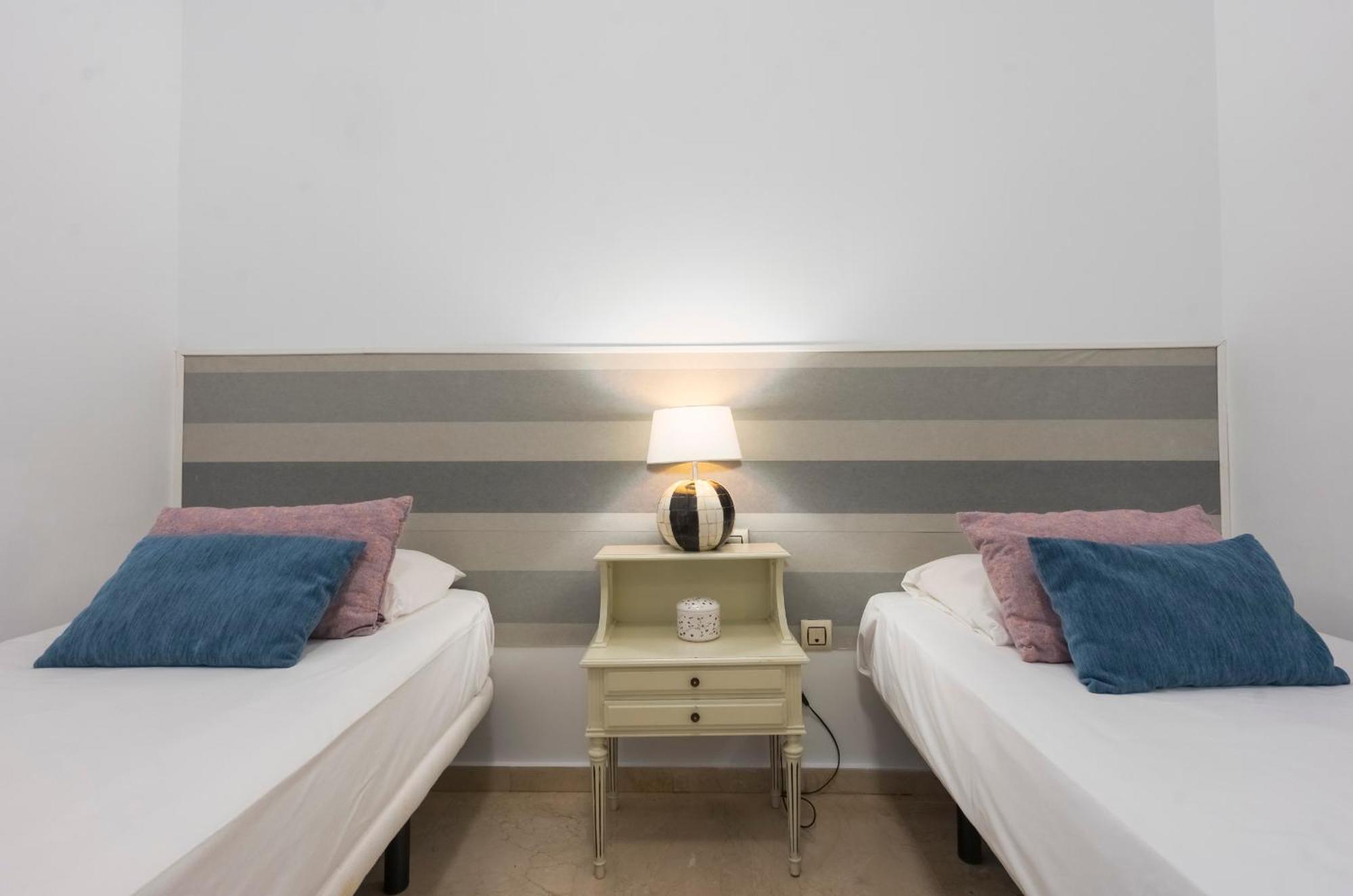 Comfortable Functional - Center - Train Station Seville