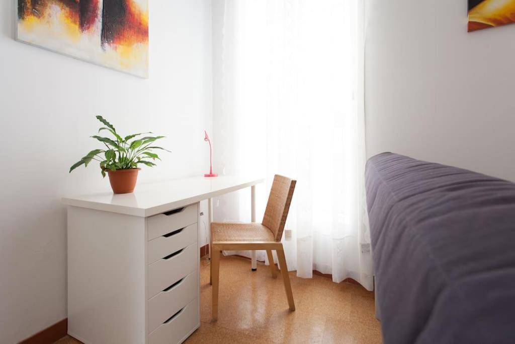 Quite In The Center Apartment *