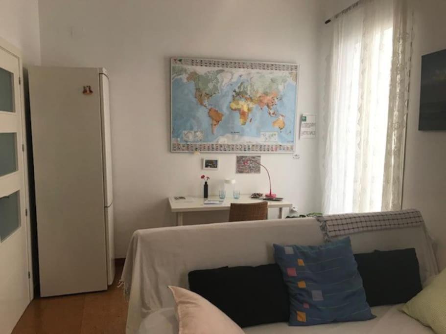 Quite In The Center Apartment *