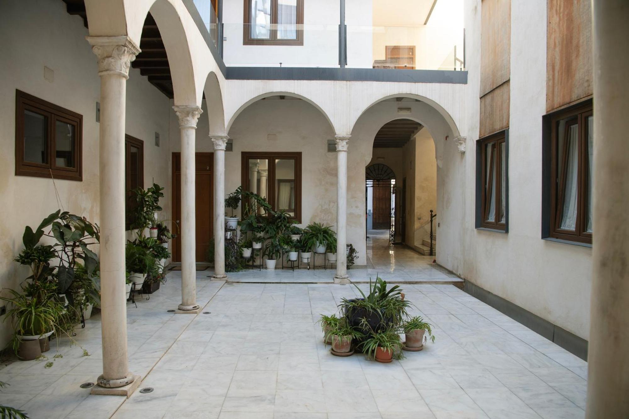 Casa Palacio Bustos Tavera Apartment