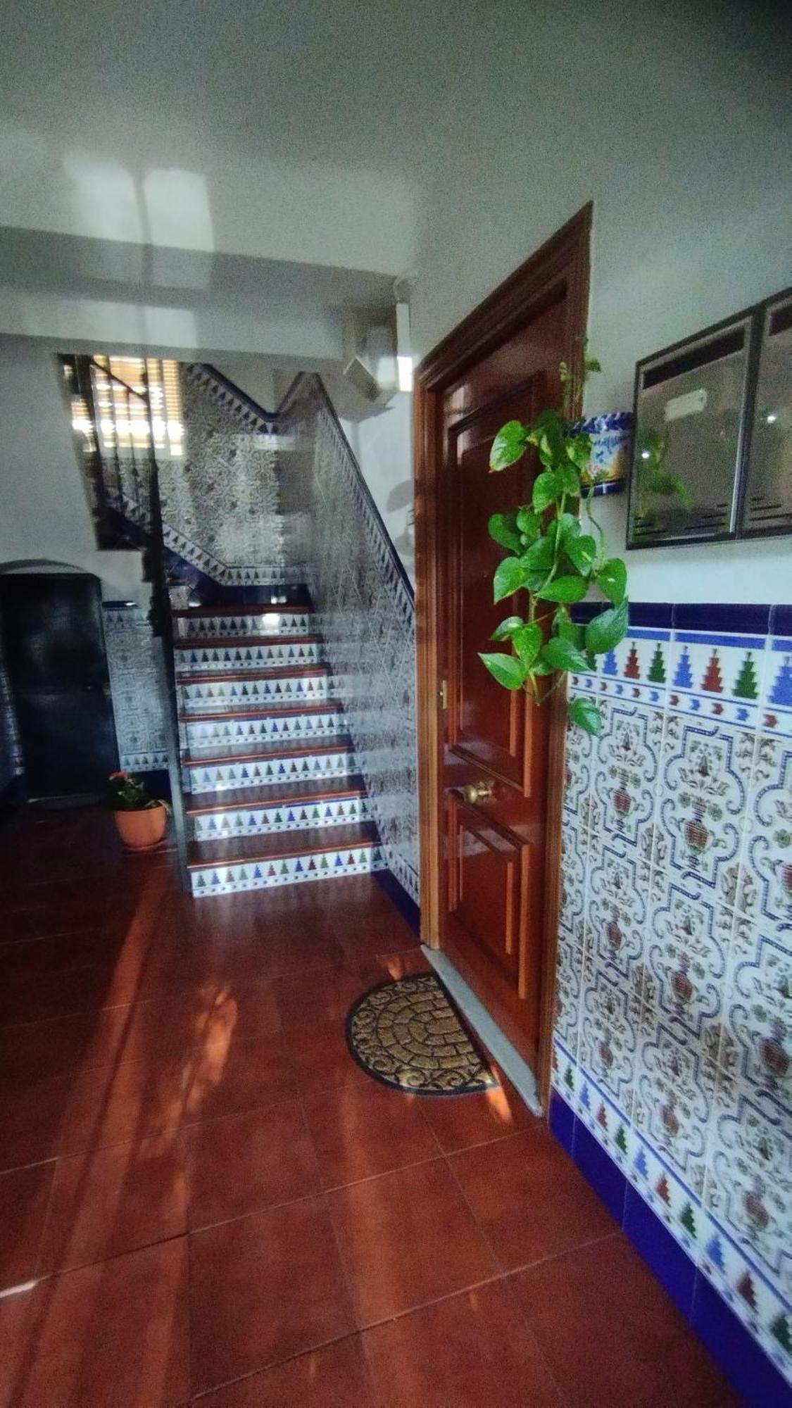 1 Y Salon Con Sofa Cama Bien Comunicado Con El Centro Seville