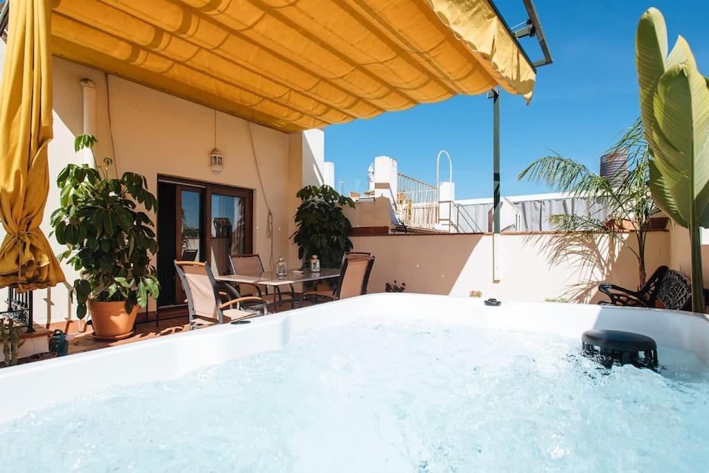 Apartment Amazing Penthouse In Triana With Jacuzzi Centro