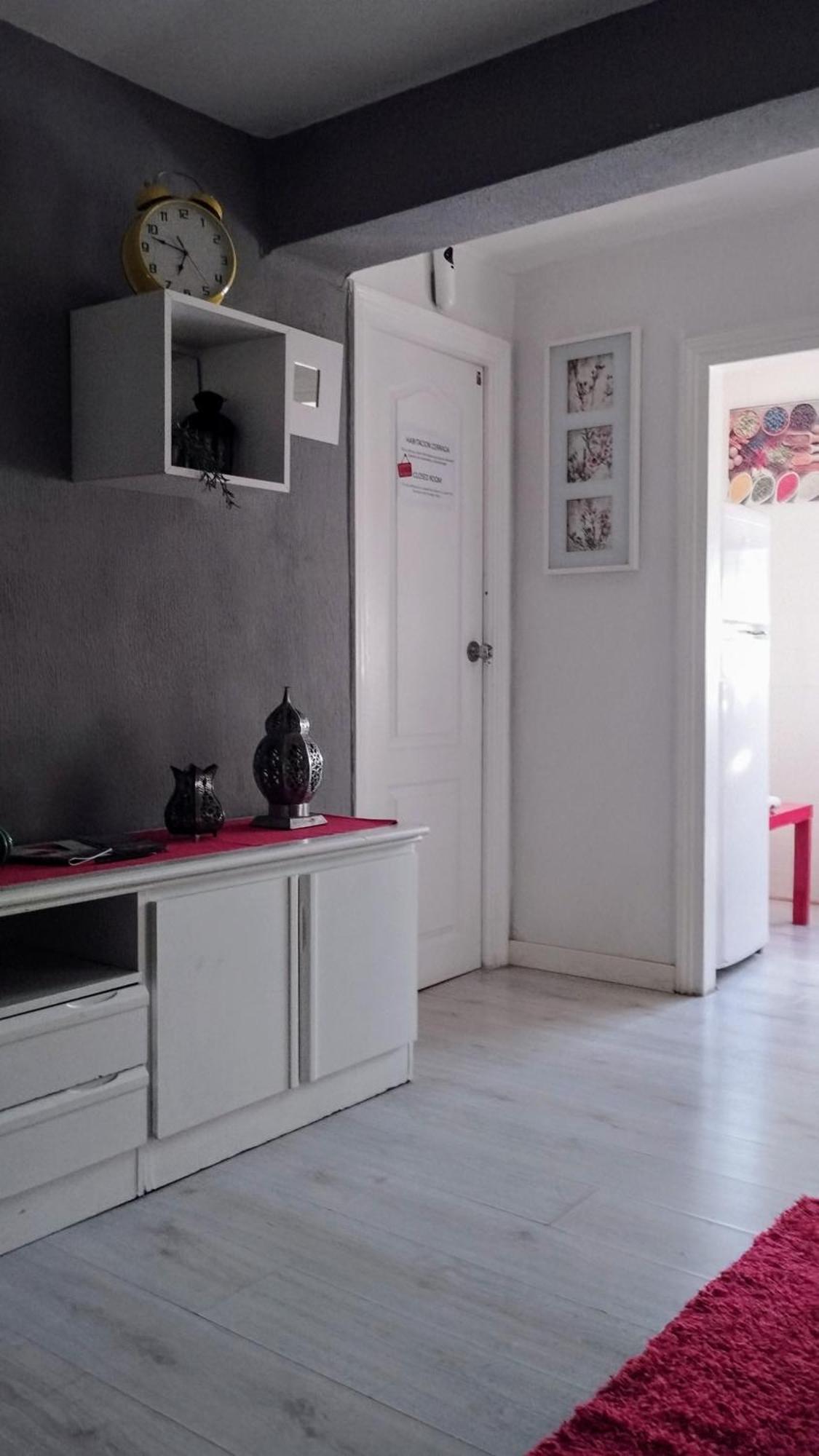 1 Y Salon Con Sofa Cama Bien Comunicado Con El Centro