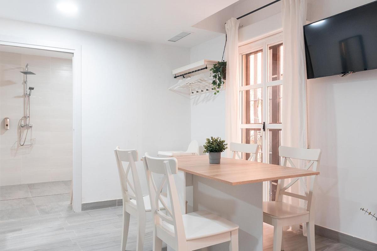 Old Town 1 Bedroom, 1 Bathroom, Wifi Apartment *
