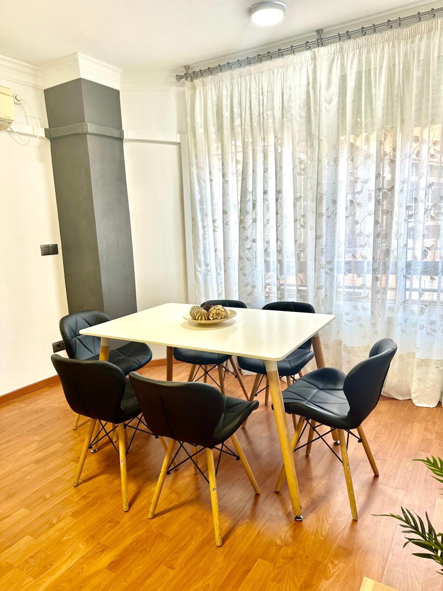 Apartment 10 Minutos Centro Sevilla, Moderno Y Con Parking Gratis *