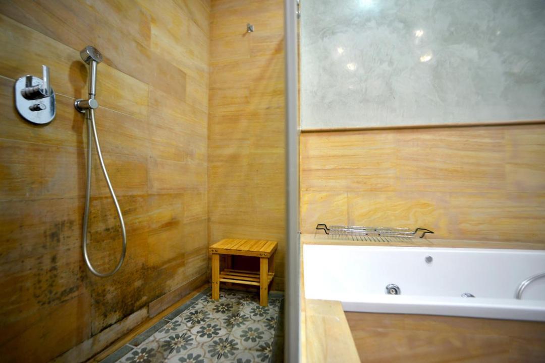 Classic And Luxury- 2bd 2bth- Sierpes Apartment
