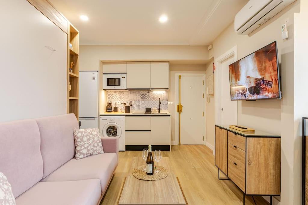 New! Cozy For Couples With Private Patio & Out Shower *